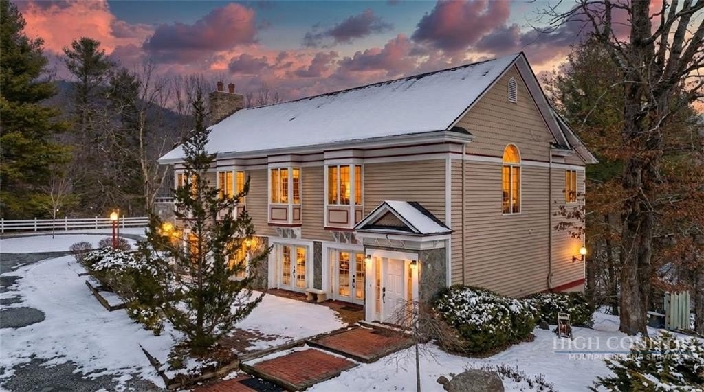 Banner Elk, North Carolina, 28604, United States, 4 Bedrooms Bedrooms, ,5 BathroomsBathrooms,Residential,For Sale,2020475