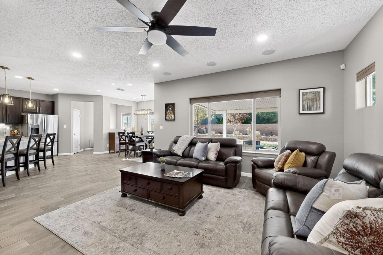 Rio Rancho, New Mexico, 87124, United States, 5 Bedrooms Bedrooms, ,3 BathroomsBathrooms,Residential,For Sale,1991836