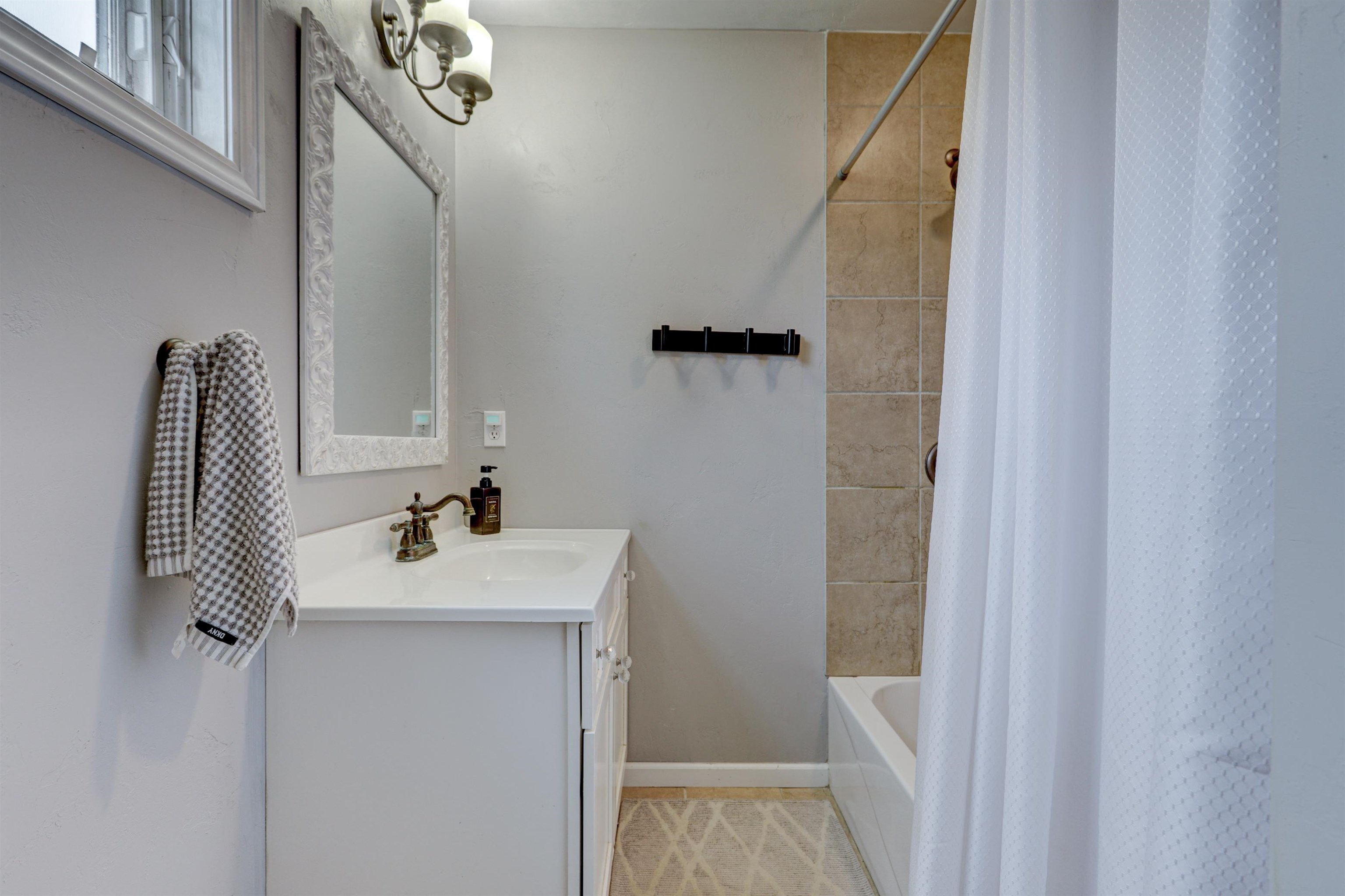 Hortonville, Wisconsin, 54944-9660, United States, 5 Bedrooms Bedrooms, ,3 BathroomsBathrooms,Residential,For Sale,1920298