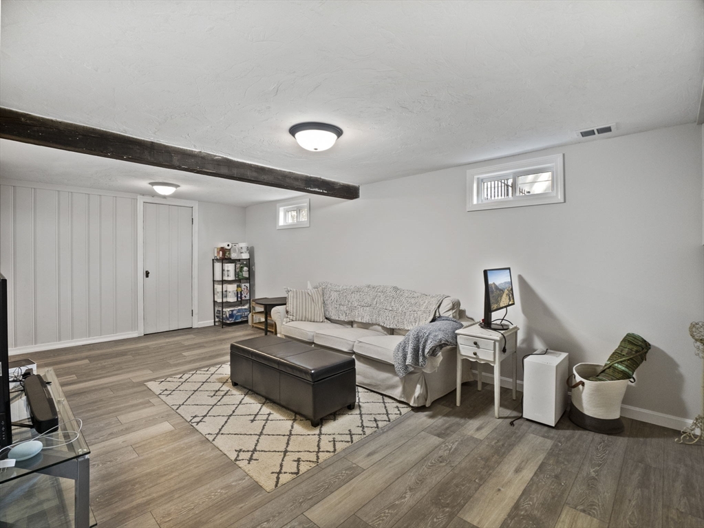 Peabody, Massachusetts, 01960, United States, 2 Bedrooms Bedrooms, ,1 BathroomBathrooms,Residential,For Sale,1930941