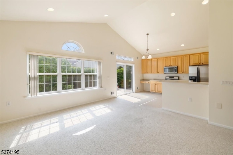 Franklin Twp., New Jersey, 08873, United States, 3 Bedrooms Bedrooms, ,2 BathroomsBathrooms,Residential,For Sale,1908431
