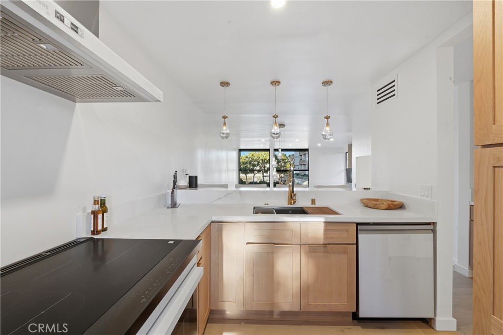 Long Beach, California, 90803, United States, 1 Bedroom Bedrooms, ,1 BathroomBathrooms,Residential,For Sale,2003113