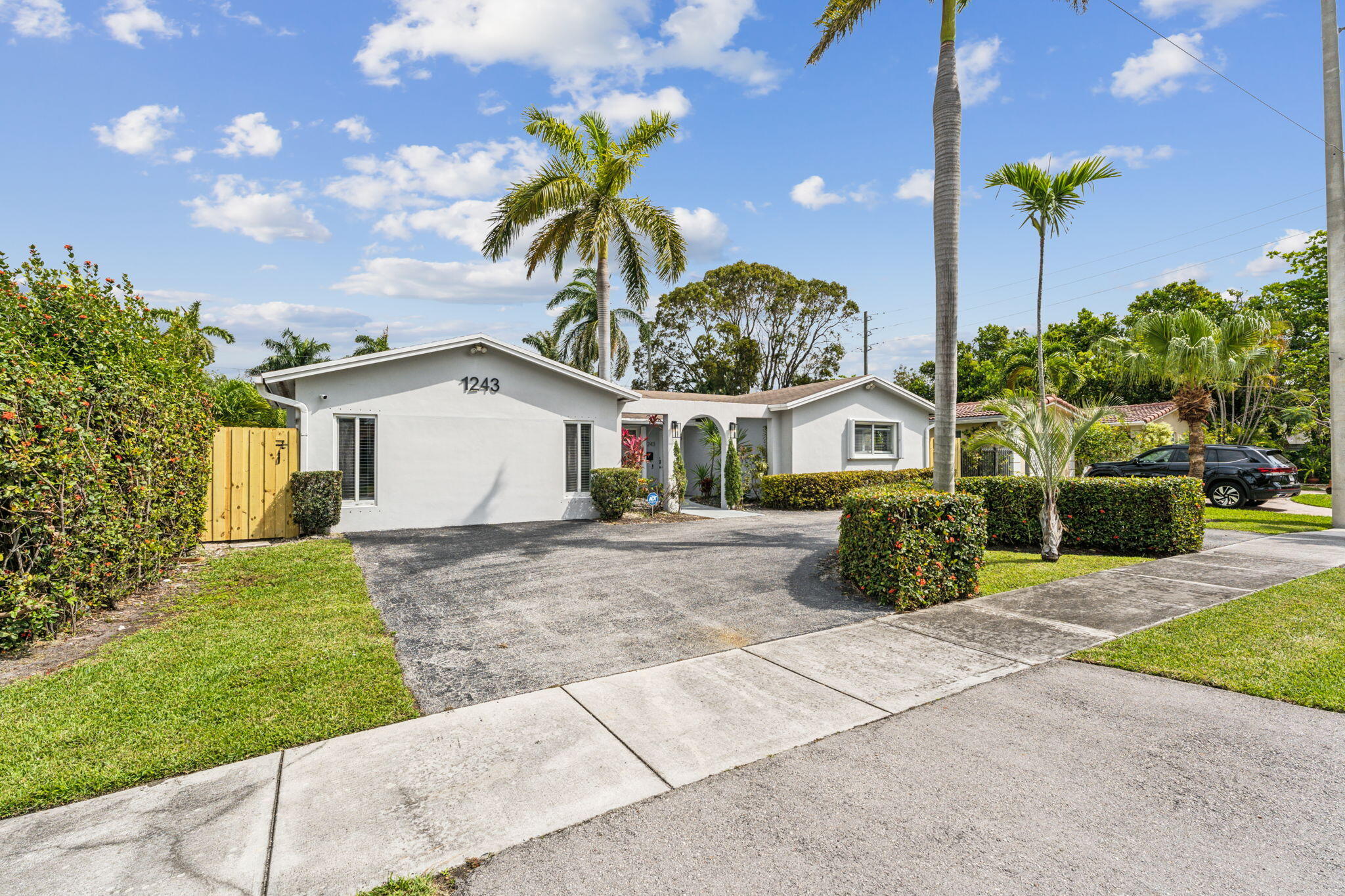 Hollywood, Florida, 33019, United States, 4 Bedrooms Bedrooms, ,3 BathroomsBathrooms,Residential,For Sale,1934699