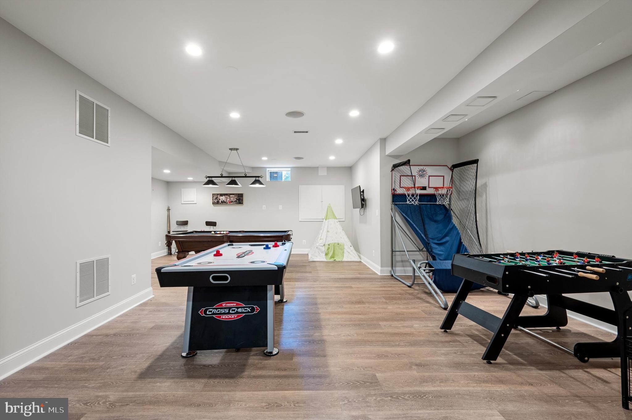 Leesburg, Virginia, 20175, United States, 4 Bedrooms Bedrooms, ,6 BathroomsBathrooms,Residential,For Sale,1975882