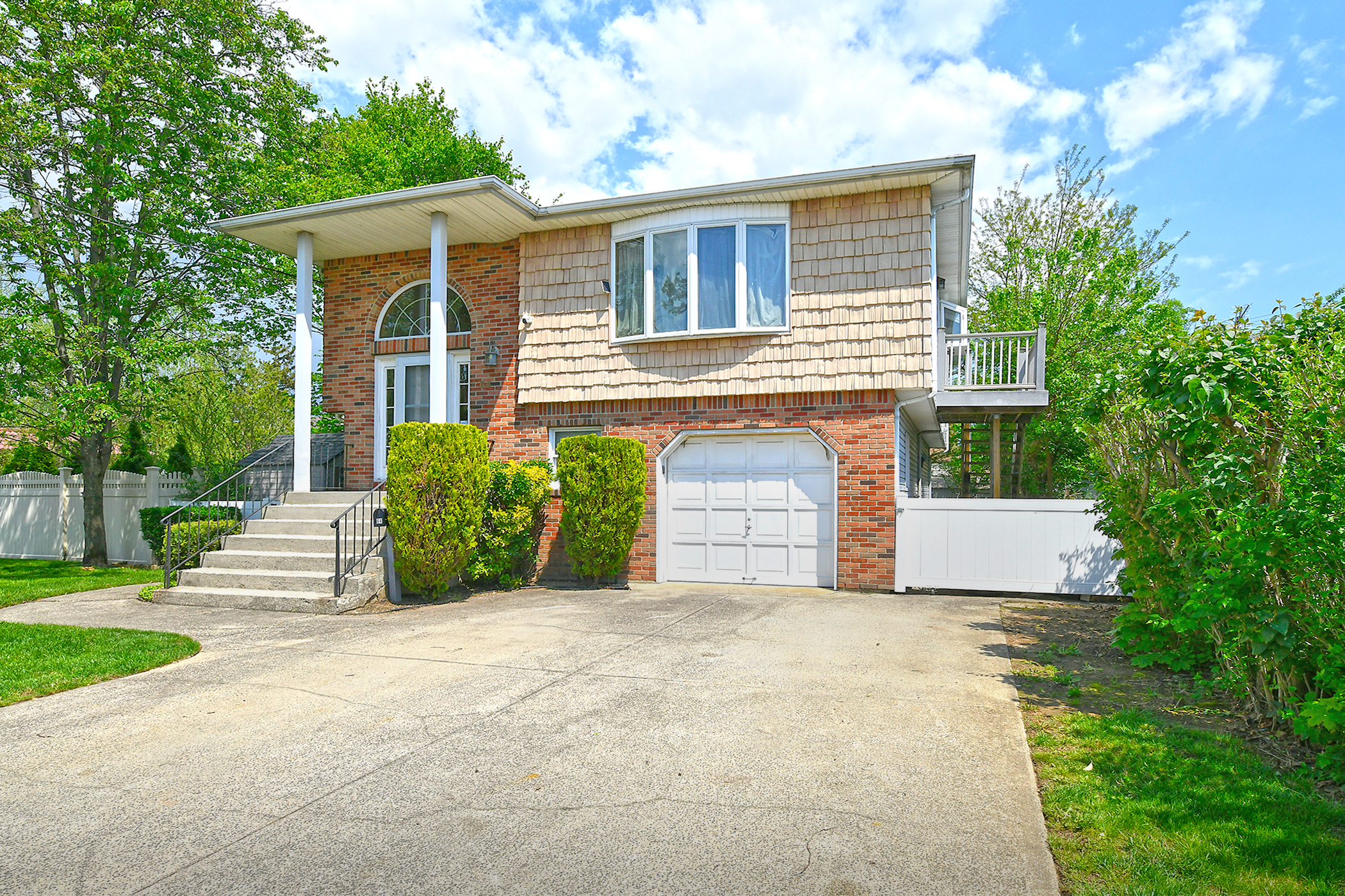 Bethpage, New York, 11714, United States, 4 Bedrooms Bedrooms, ,3 BathroomsBathrooms,Residential,For Sale,1880879