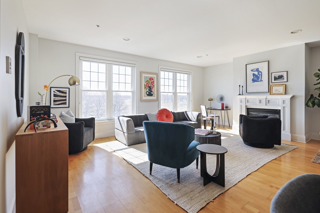 Boston, Massachusetts, 02127, United States, 2 Bedrooms Bedrooms, ,2 BathroomsBathrooms,Residential,For Sale,1940923