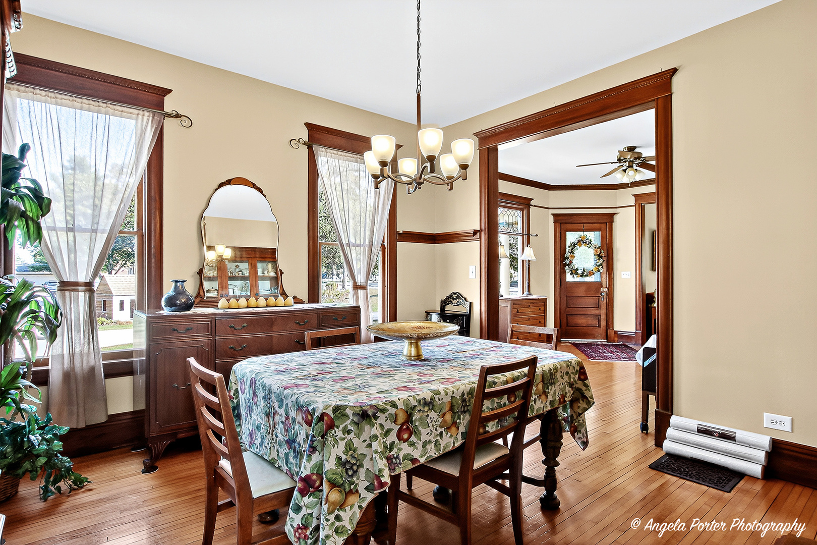 Crystal Lake, Illinois, 60014, United States, 4 Bedrooms Bedrooms, ,2 BathroomsBathrooms,Residential,For Sale,1982746