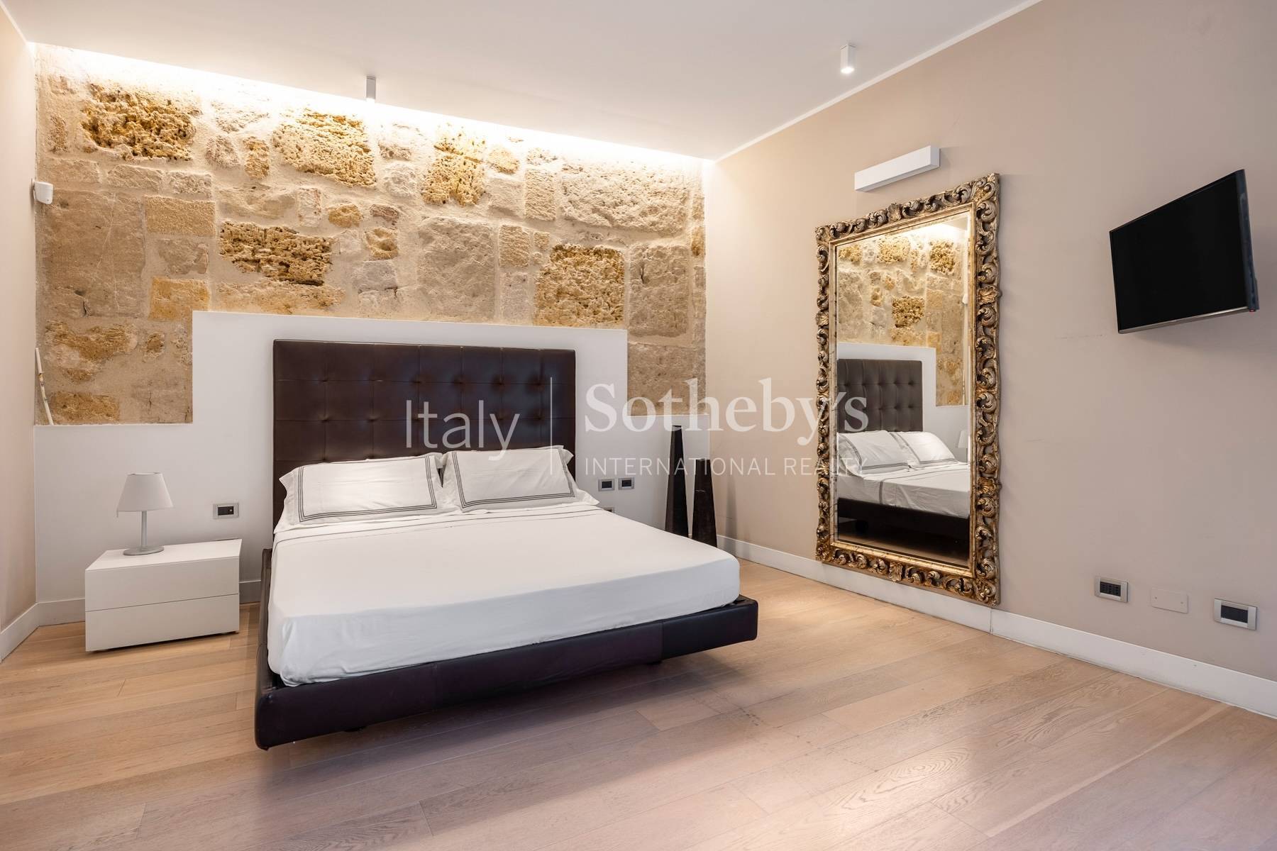  Penthouse with Terrace in the Heart of Palermo