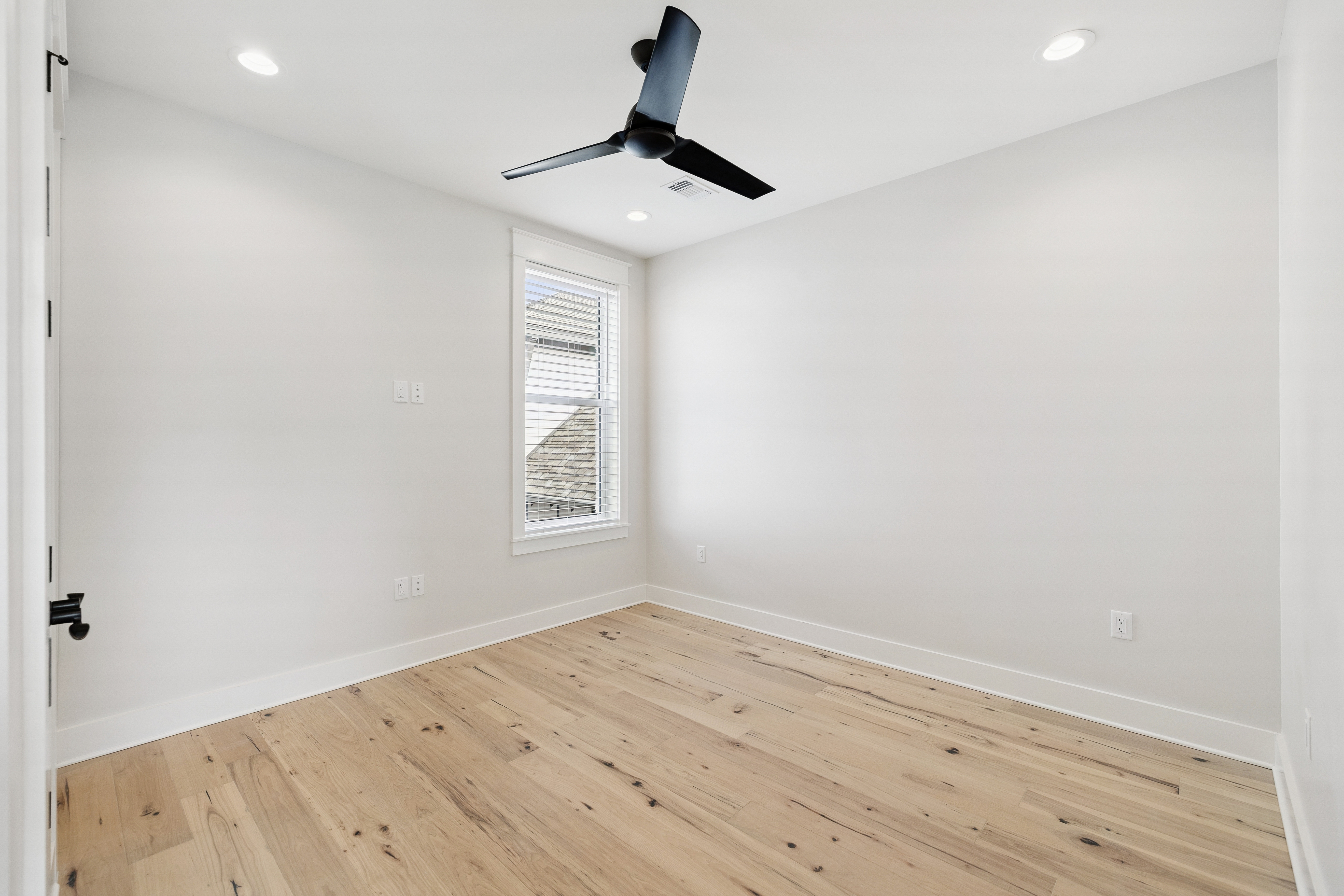  Multi-Level Refined Coastal Home In Gated Community Near Beach Access - 物件實景