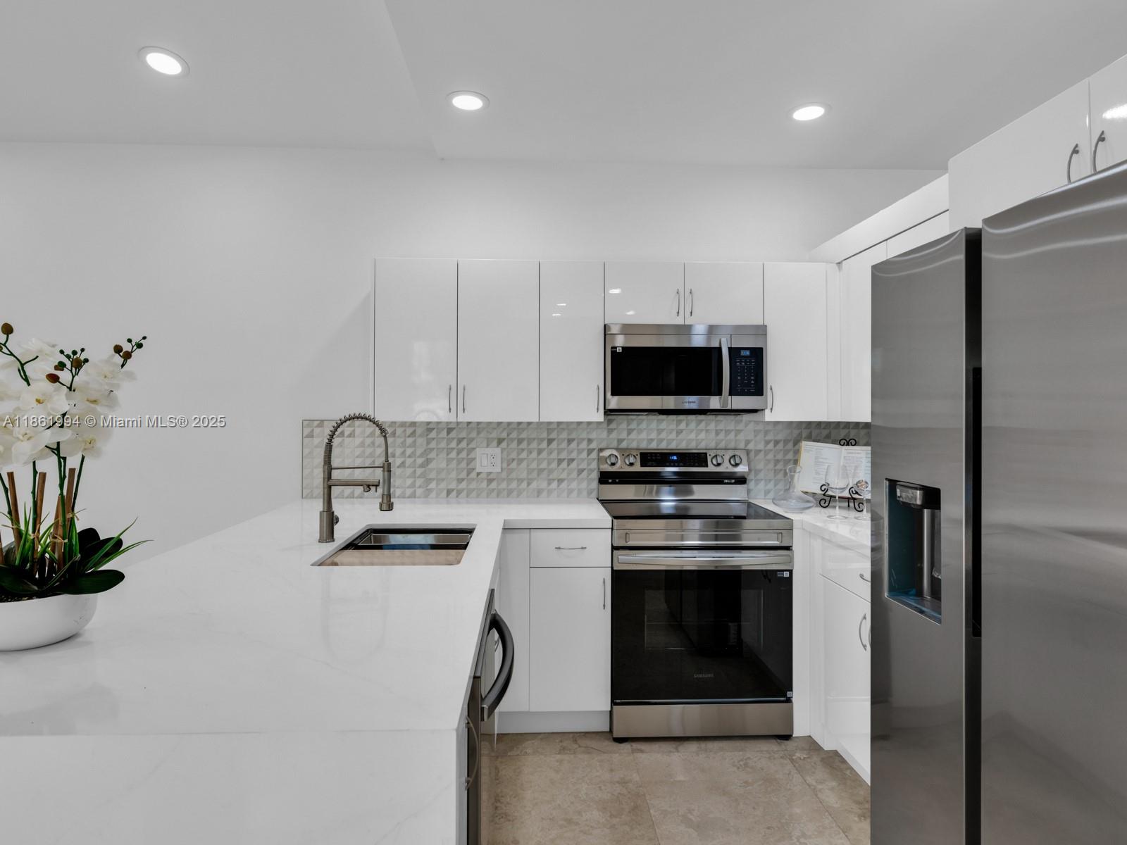 Pembroke Pines, Florida, 33029, United States, 3 Bedrooms Bedrooms, ,3 BathroomsBathrooms,Residential,For Sale,1923091