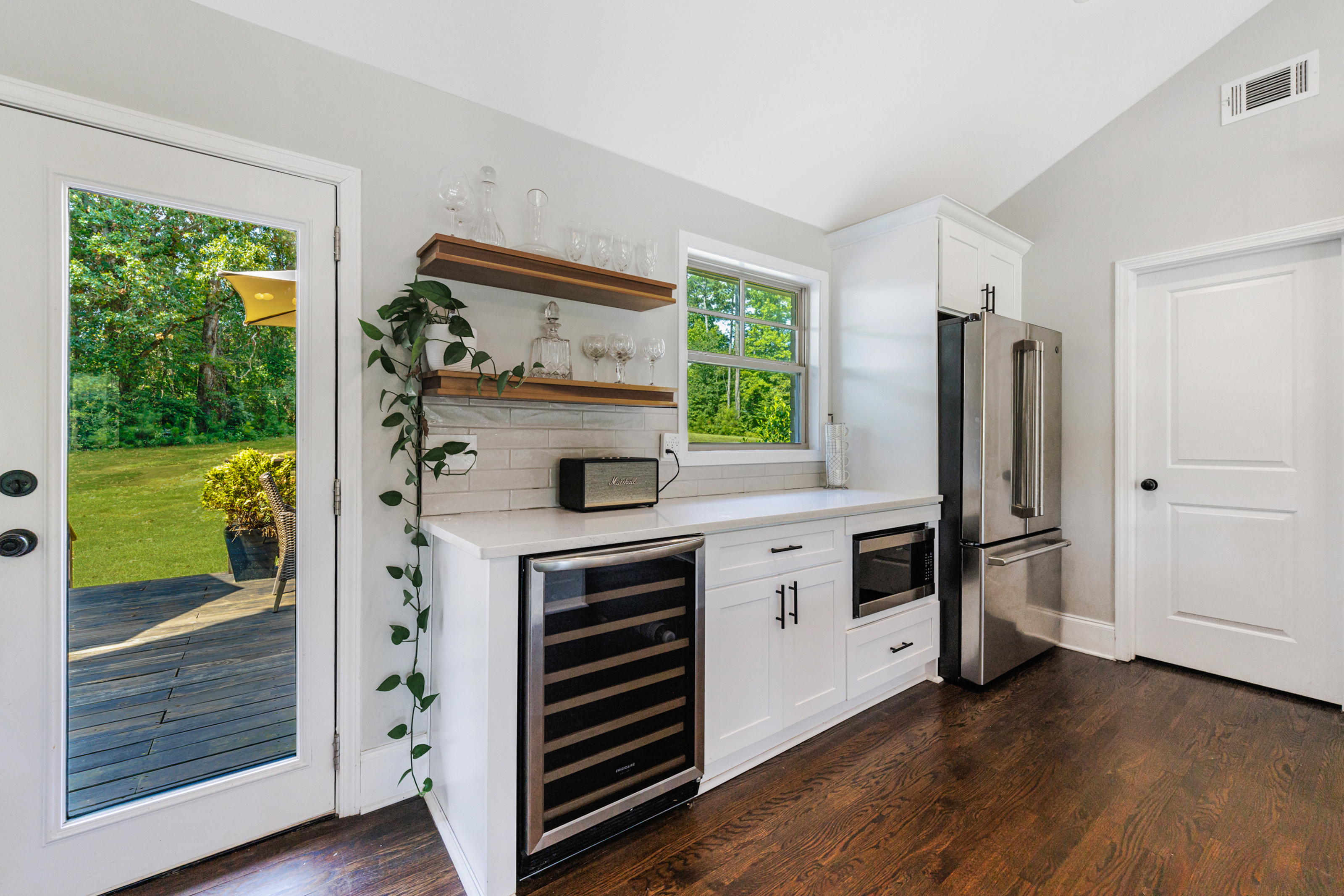  Stunning Fully Renovated Oasis on 2.4+/- Acres - 物件實景