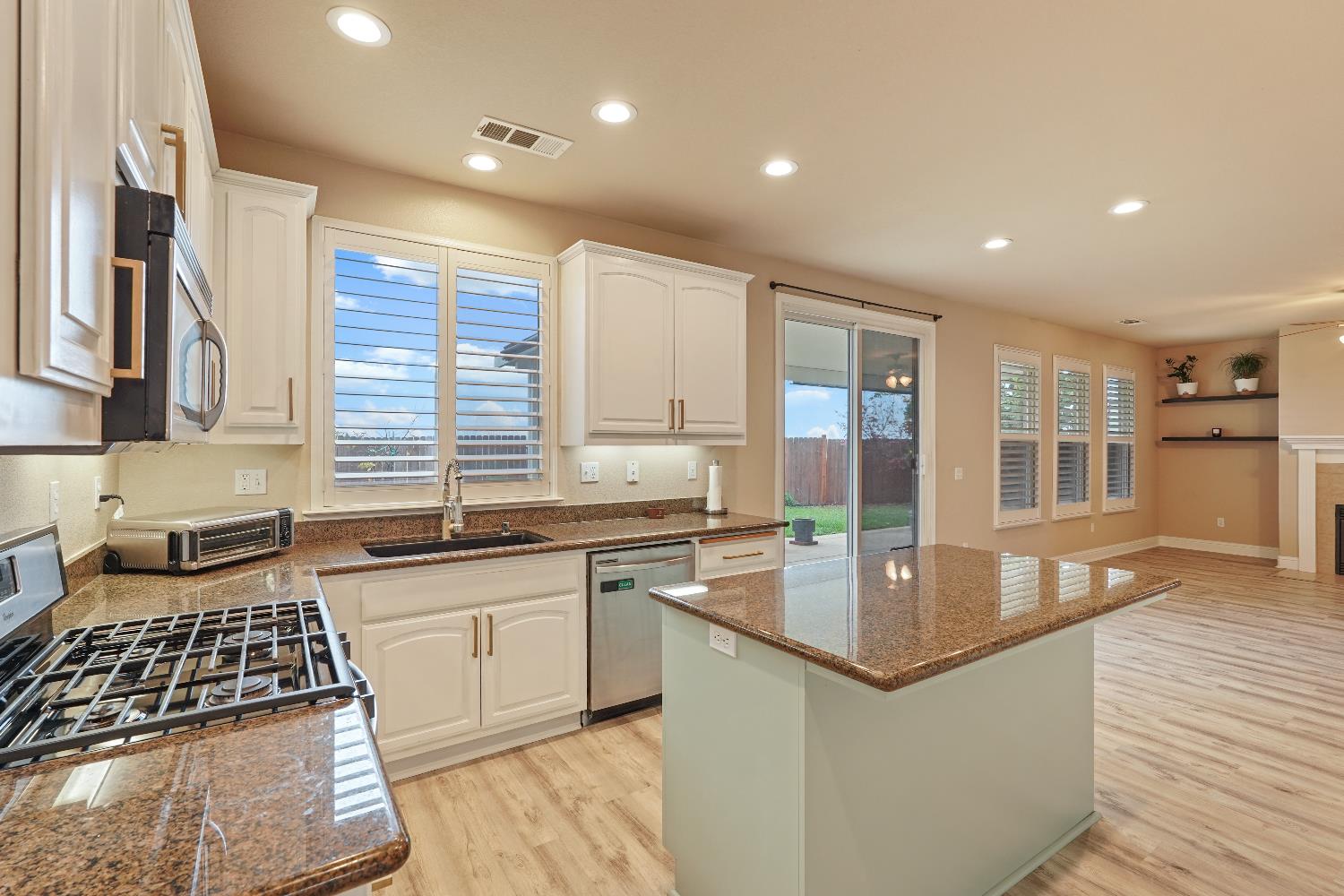 Valley Springs, California, 95252, United States, 3 Bedrooms Bedrooms, ,3 BathroomsBathrooms,Residential,For Sale,2005908