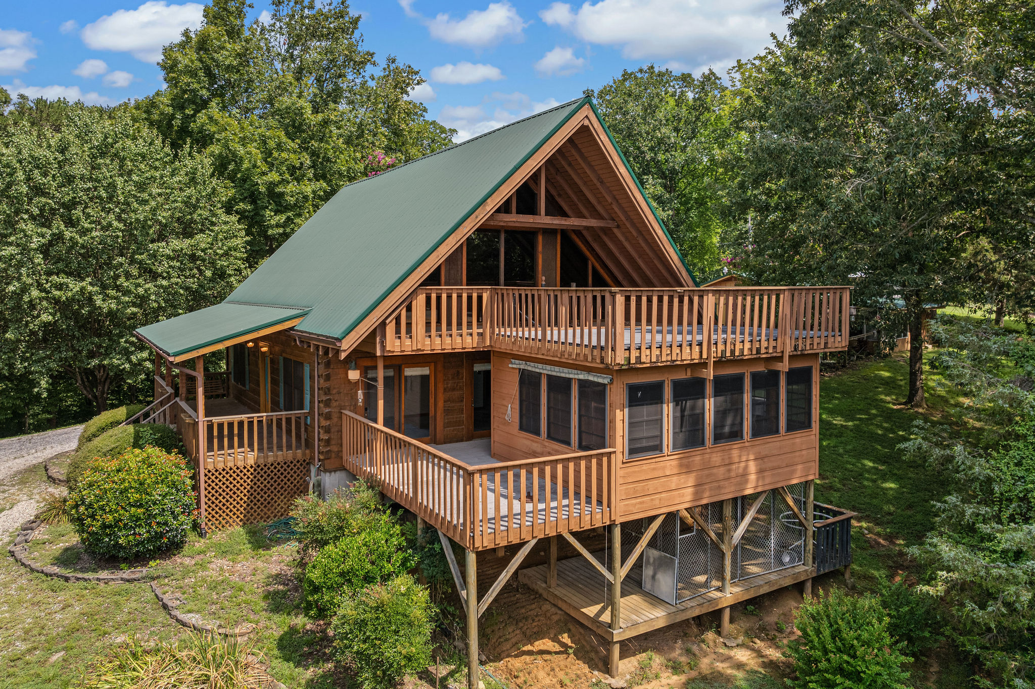 Dandridge, Tennessee, 37725, United States, 2 Bedrooms Bedrooms, ,2 BathroomsBathrooms,Residential,For Sale,1928860
