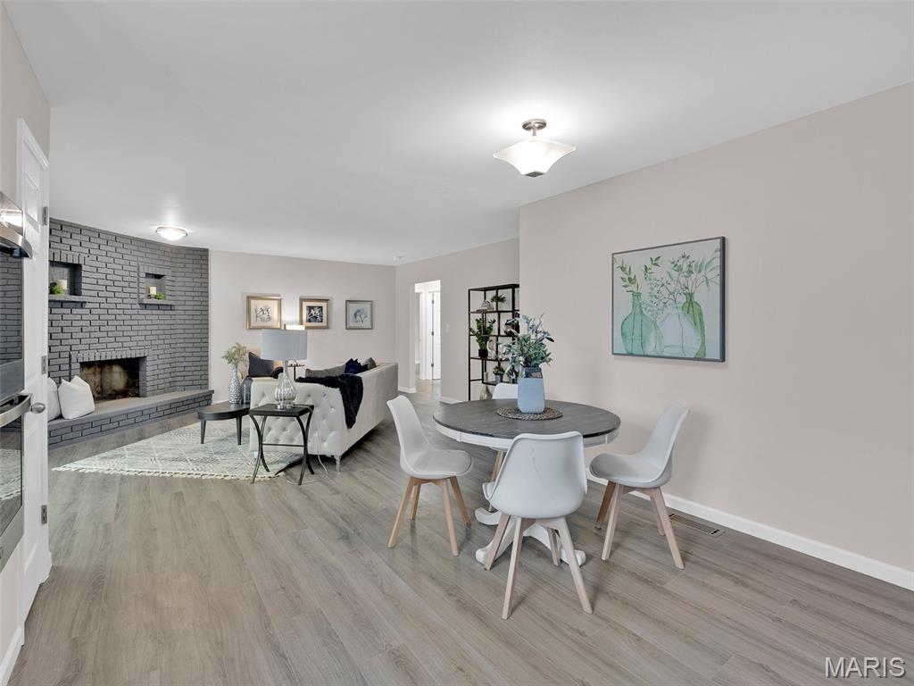 Ballwin, Missouri, 63011, United States, 5 Bedrooms Bedrooms, ,3 BathroomsBathrooms,Residential,For Sale,1992097