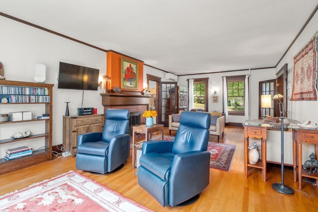 Holyoke, Massachusetts, 01040, United States, 4 Bedrooms Bedrooms, ,2 BathroomsBathrooms,Residential,For Sale,1939451