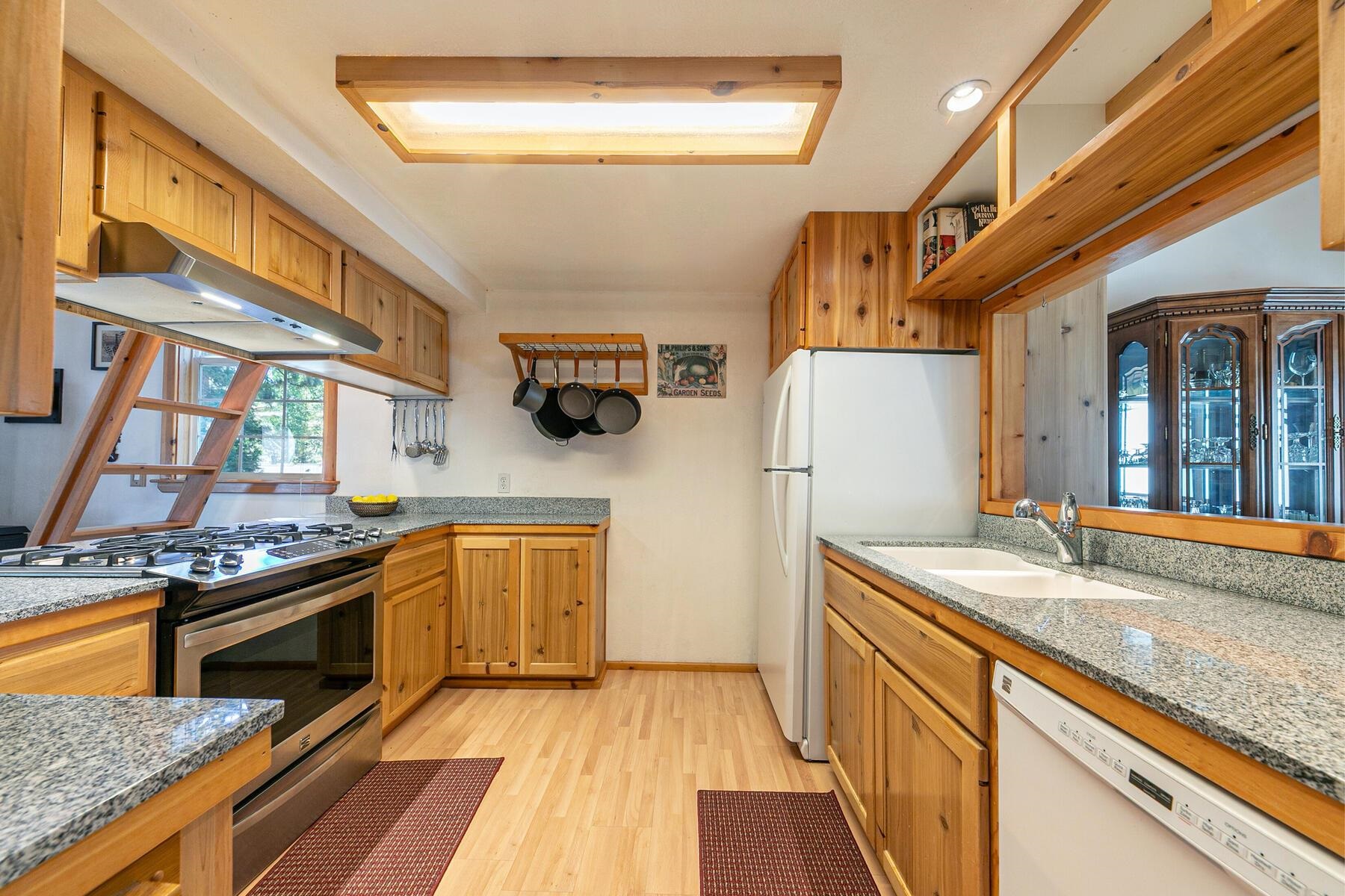 Tahoe City, California, 96145, United States, 3 Bedrooms Bedrooms, ,2 BathroomsBathrooms,Residential,For Sale,1916712