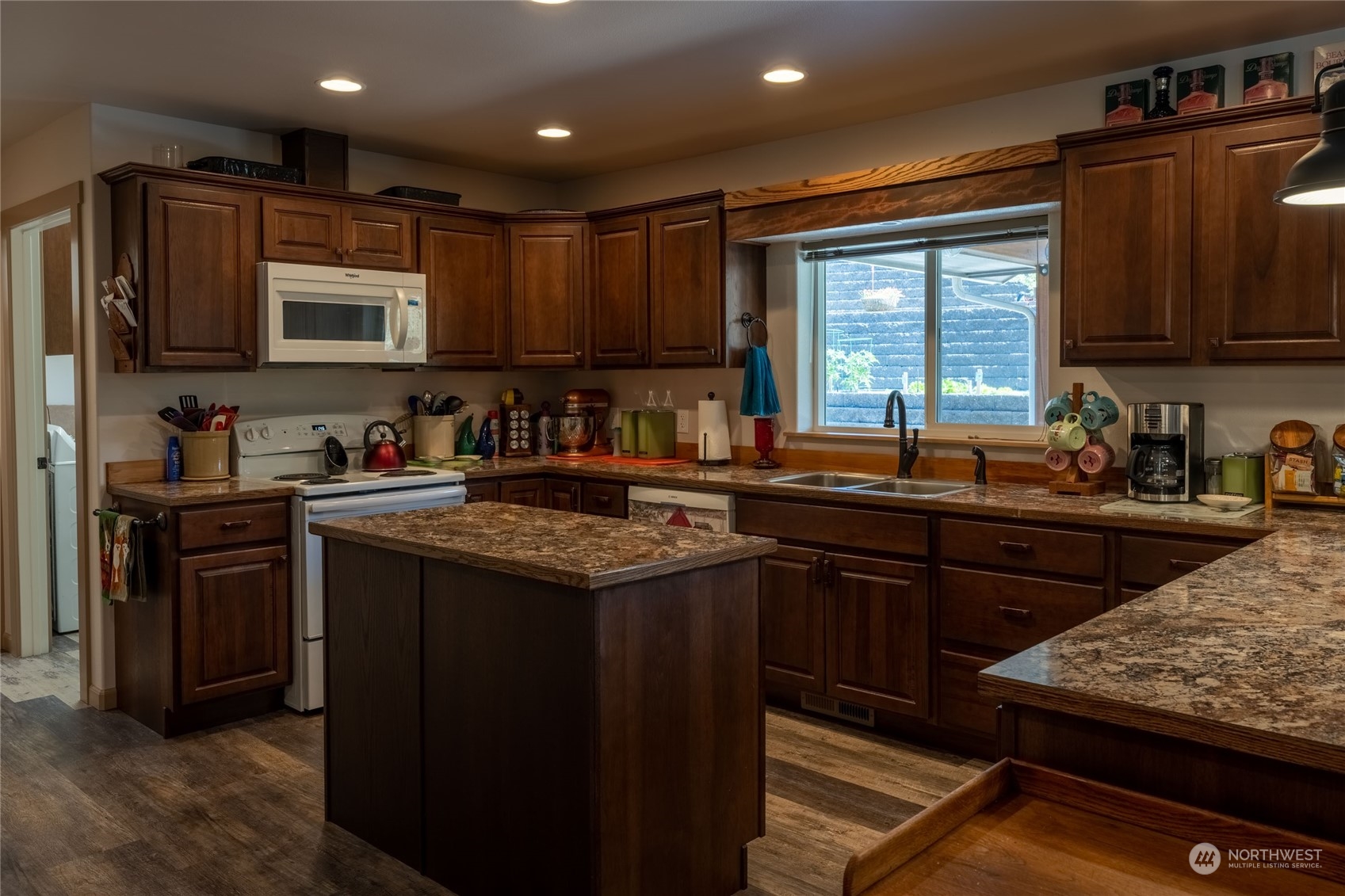 Malaga, Washington, 98828, United States, 3 Bedrooms Bedrooms, ,2 BathroomsBathrooms,Residential,For Sale,1898843