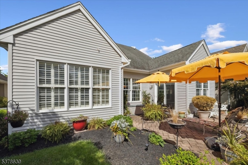 Franklin Twp., New Jersey, 08873, United States, 2 Bedrooms Bedrooms, ,3 BathroomsBathrooms,Residential,For Sale,1940389