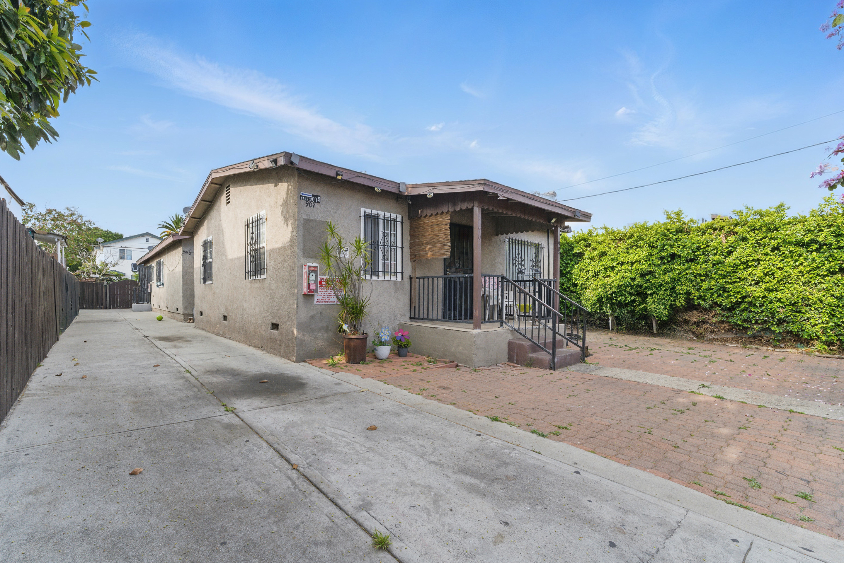 Los Angeles, California, 90059, United States, 5 Bedrooms Bedrooms, ,3 BathroomsBathrooms,Residential,For Sale,1934948