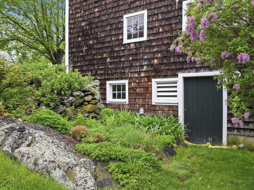 Carlisle, Massachusetts, 01741, United States, 3 Bedrooms Bedrooms, ,4 BathroomsBathrooms,Residential,For Sale,1804776