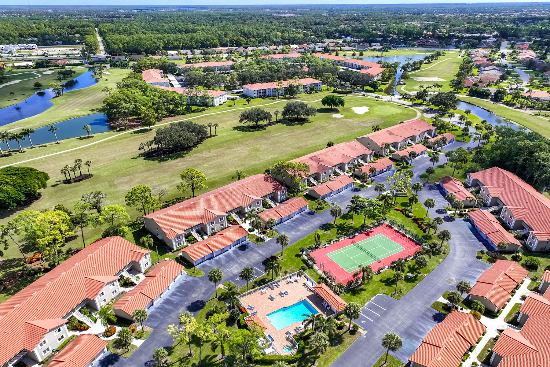  ROYAL WOOD - COBBLESTONE COURT - 物件實景