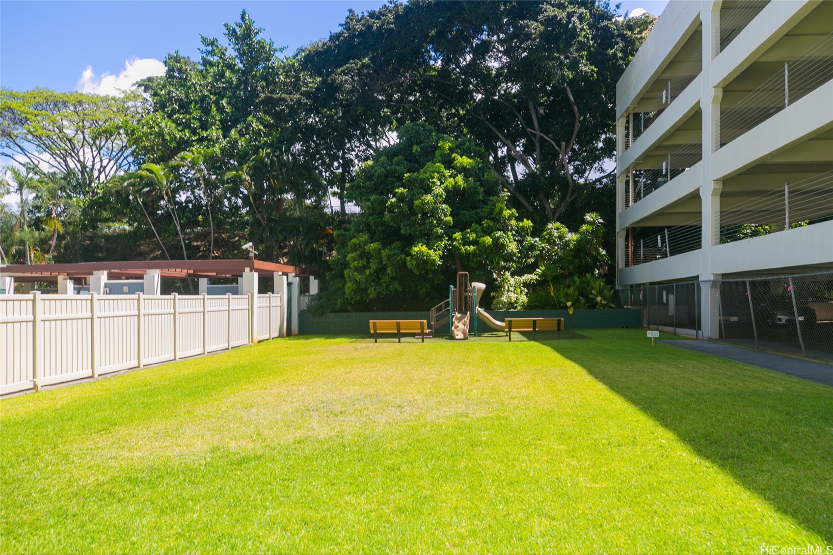 Aiea, Hawaii, 96701, United States, 2 Bedrooms Bedrooms, ,1 BathroomBathrooms,Residential,For Sale,1942084