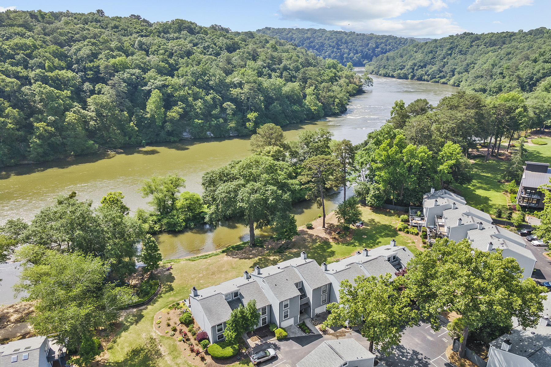  Mid-Century Modern Townhome in Gated Community Along The Chattahoochee River - 物件實景