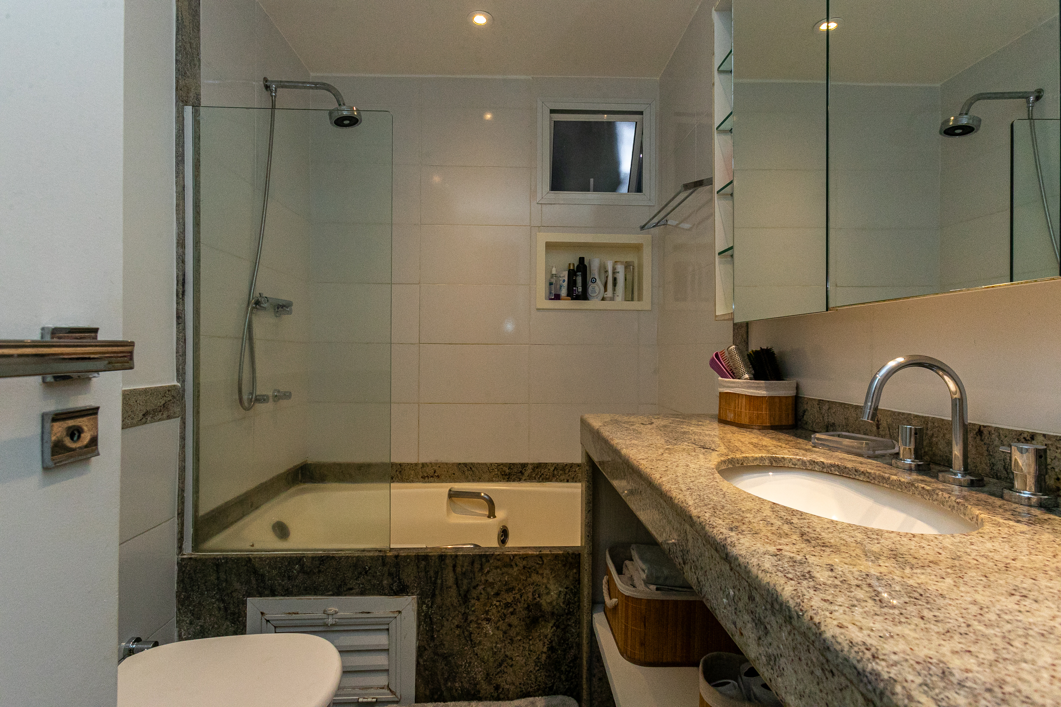  Apartment with a Balcony One Block from the Beach in Leblon - 物件實景