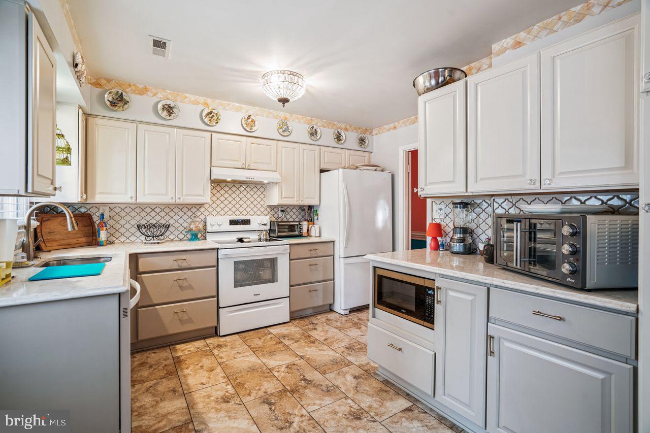 Glenn Dale, Maryland, 20769, United States, 6 Bedrooms Bedrooms, ,3 BathroomsBathrooms,Residential,For Sale,1932294