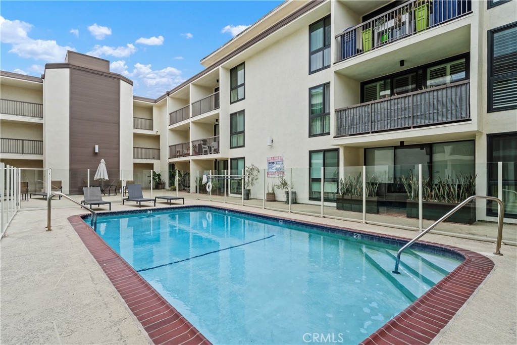 West Hollywood, California, 90069, United States, 1 Bedroom Bedrooms, ,1 BathroomBathrooms,Residential,For Sale,1896618