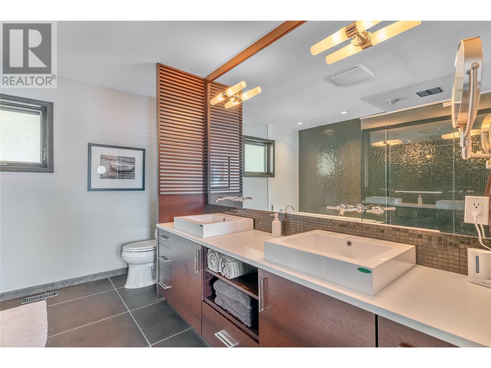ANGLEMONT, British Columbia, V0E 1M8, CA, 5 Bedrooms Bedrooms, ,4 BathroomsBathrooms,Residential,For Sale,1838745