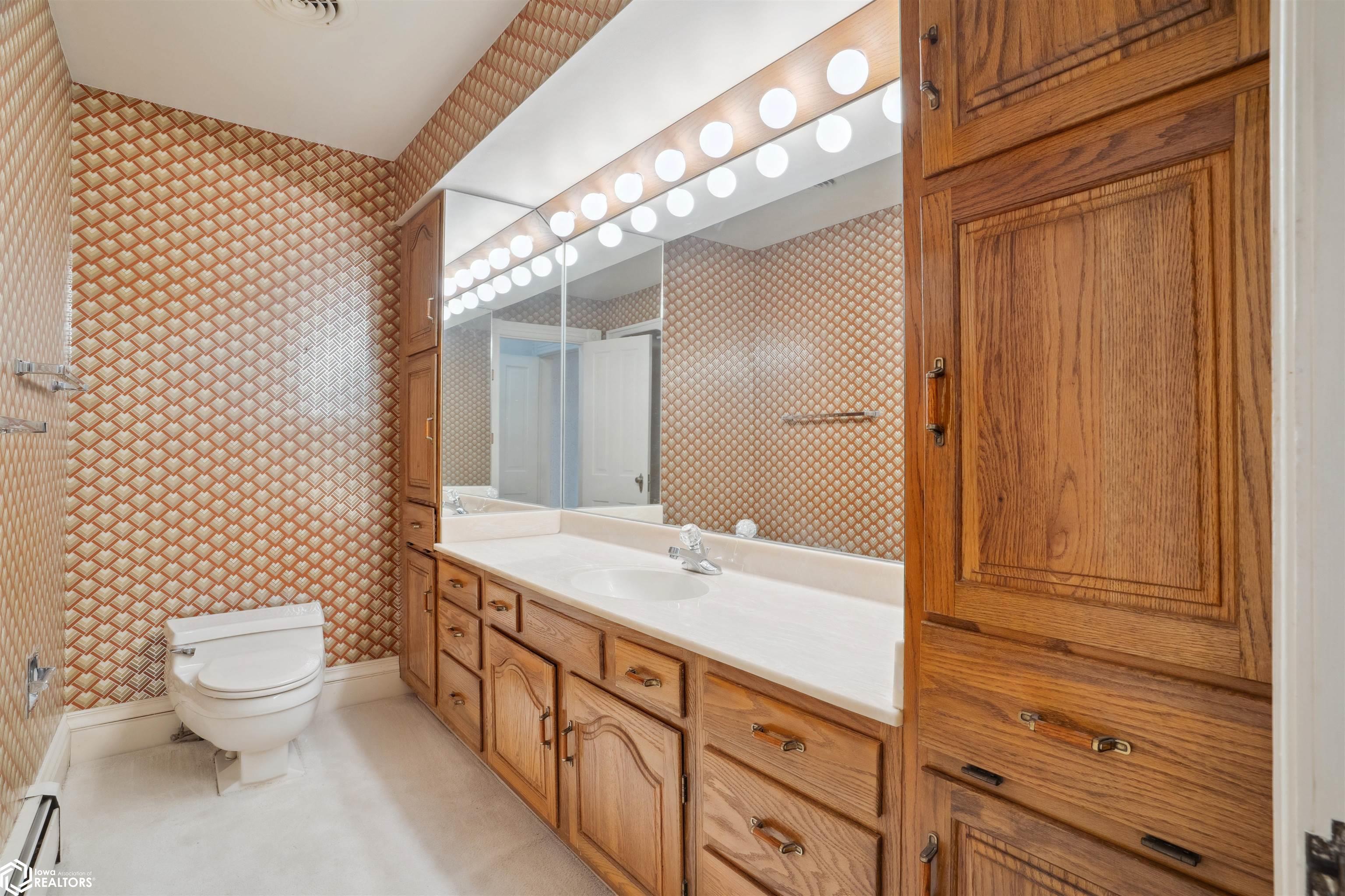 Burlington, Iowa, 52601, United States, 4 Bedrooms Bedrooms, ,3 BathroomsBathrooms,Residential,For Sale,1931272
