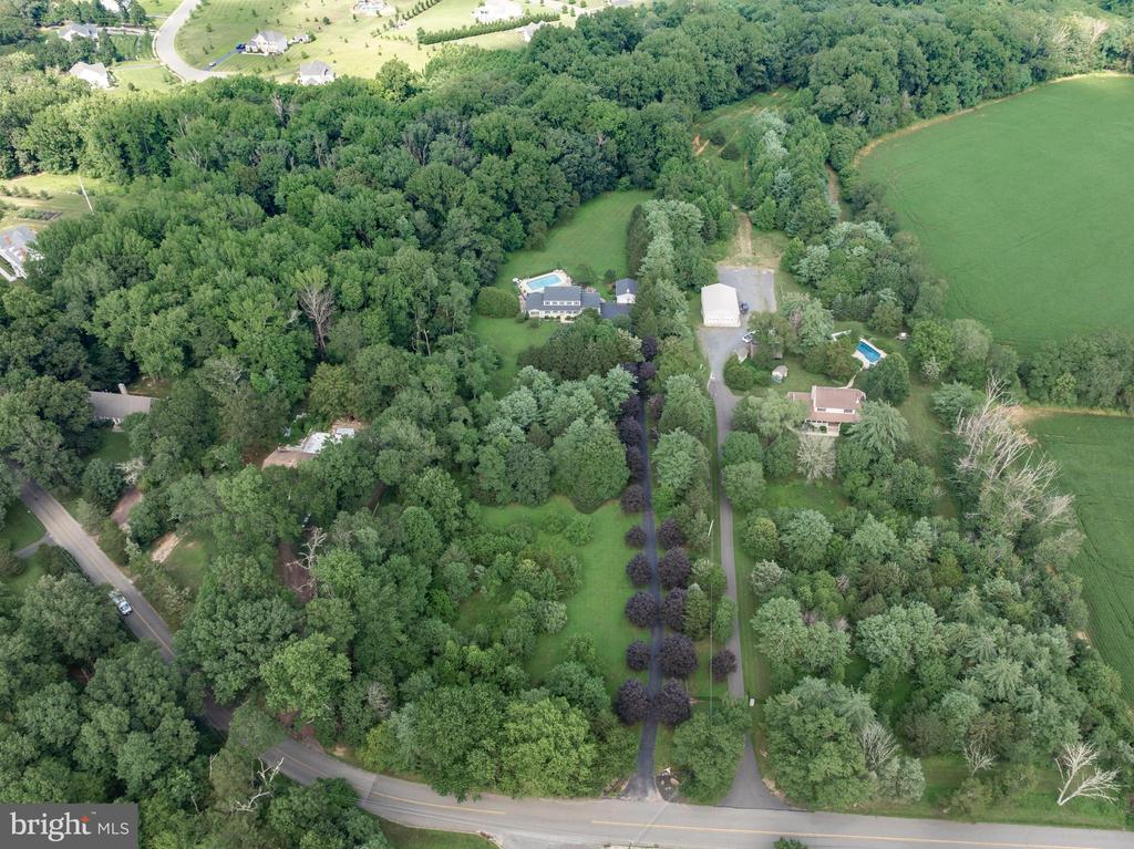 Cream Ridge, New Jersey, 08514, United States, 4 Bedrooms Bedrooms, ,3 BathroomsBathrooms,Residential,For Sale,1902972