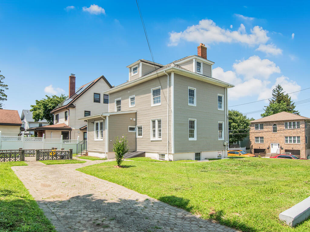 Yonkers, New York, 10701, United States, 6 Bedrooms Bedrooms, ,3 BathroomsBathrooms,Residential,For Sale,1904249