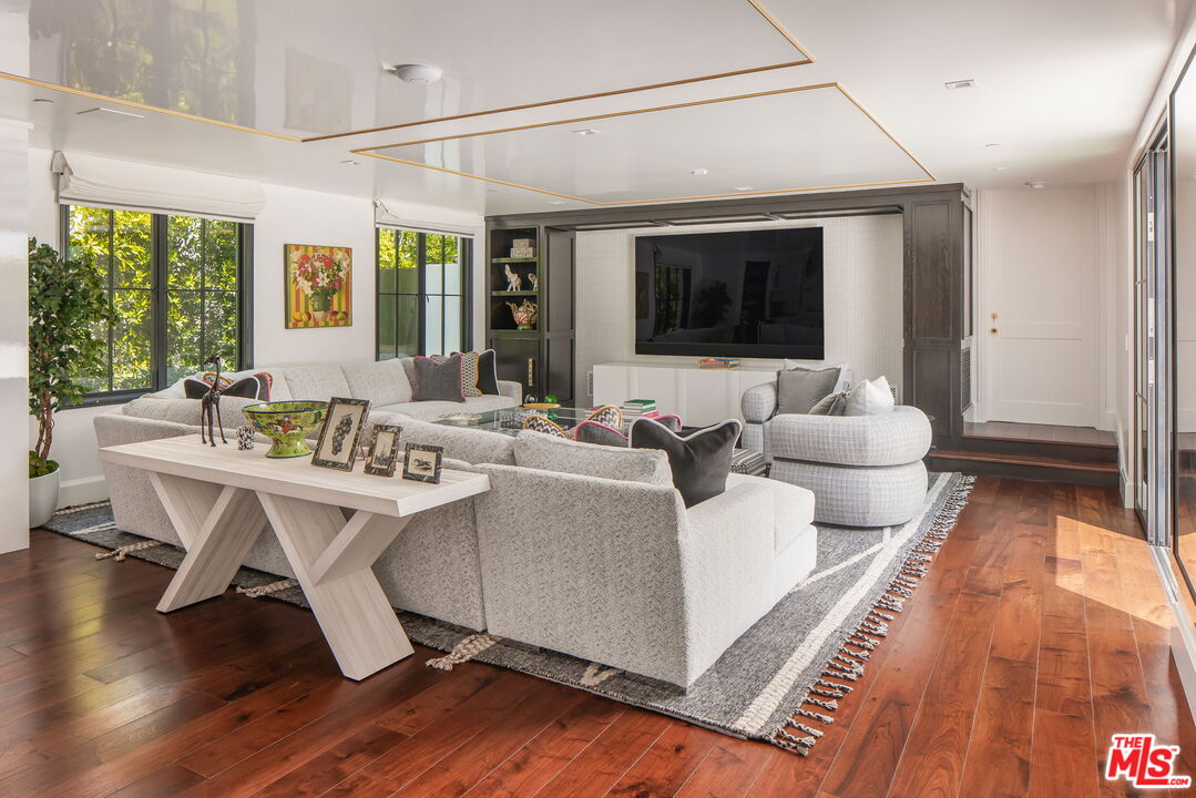 Pacific Palisades, California, 90272, United States, 4 Bedrooms Bedrooms, ,6 BathroomsBathrooms,Residential,For Sale,1796963