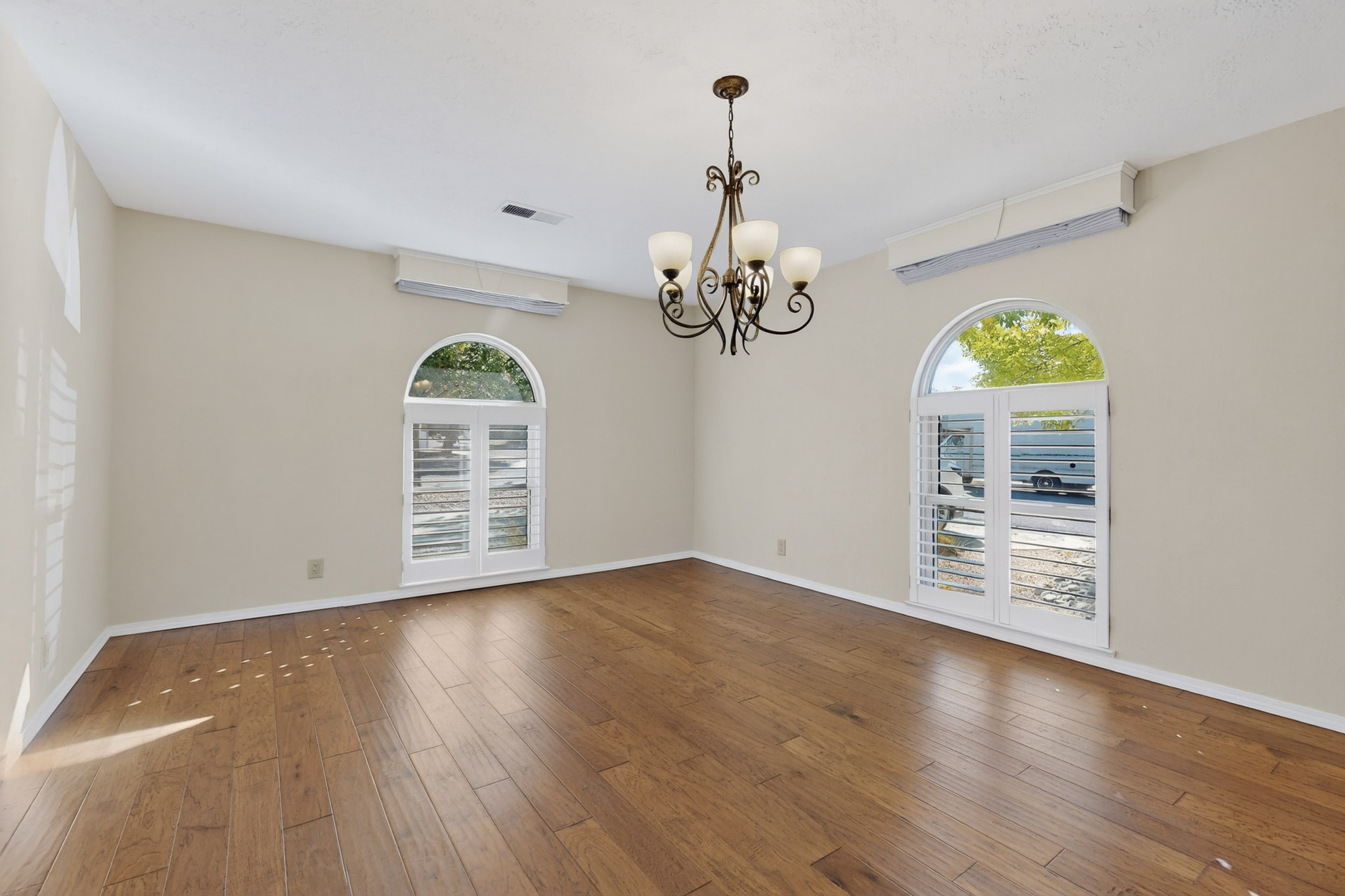 Albuquerque, New Mexico, 87109, United States, 4 Bedrooms Bedrooms, ,3 BathroomsBathrooms,Residential,For Sale,1985766