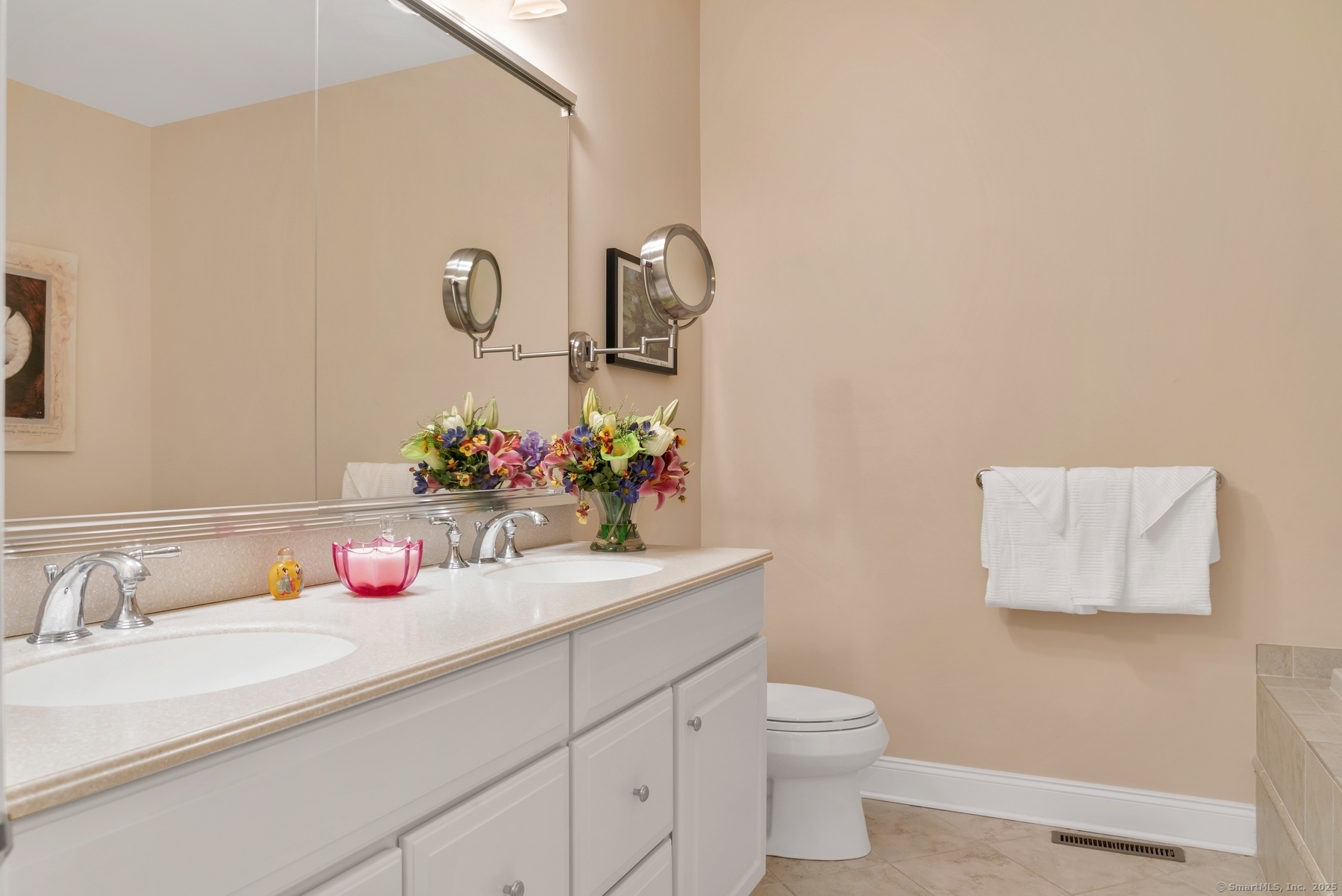 Ridgefield, Connecticut, 06877, United States, 2 Bedrooms Bedrooms, ,3 BathroomsBathrooms,Residential,For Sale,1940449