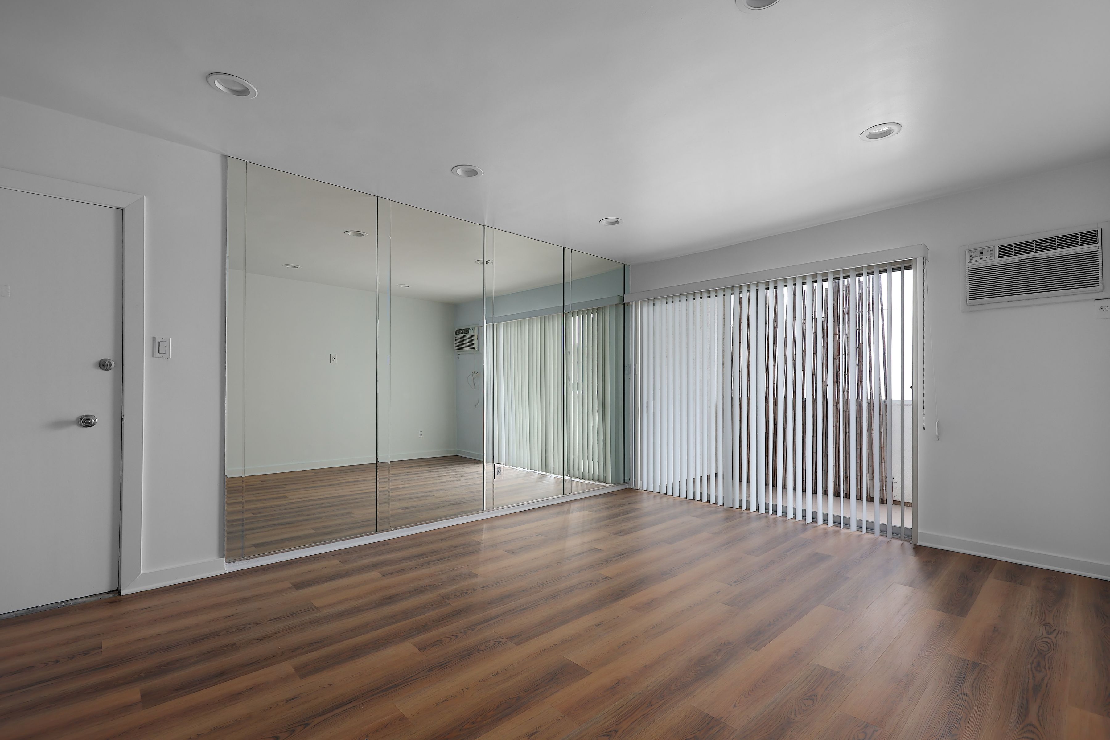  960 Larrabee Street #218 - 物件實景