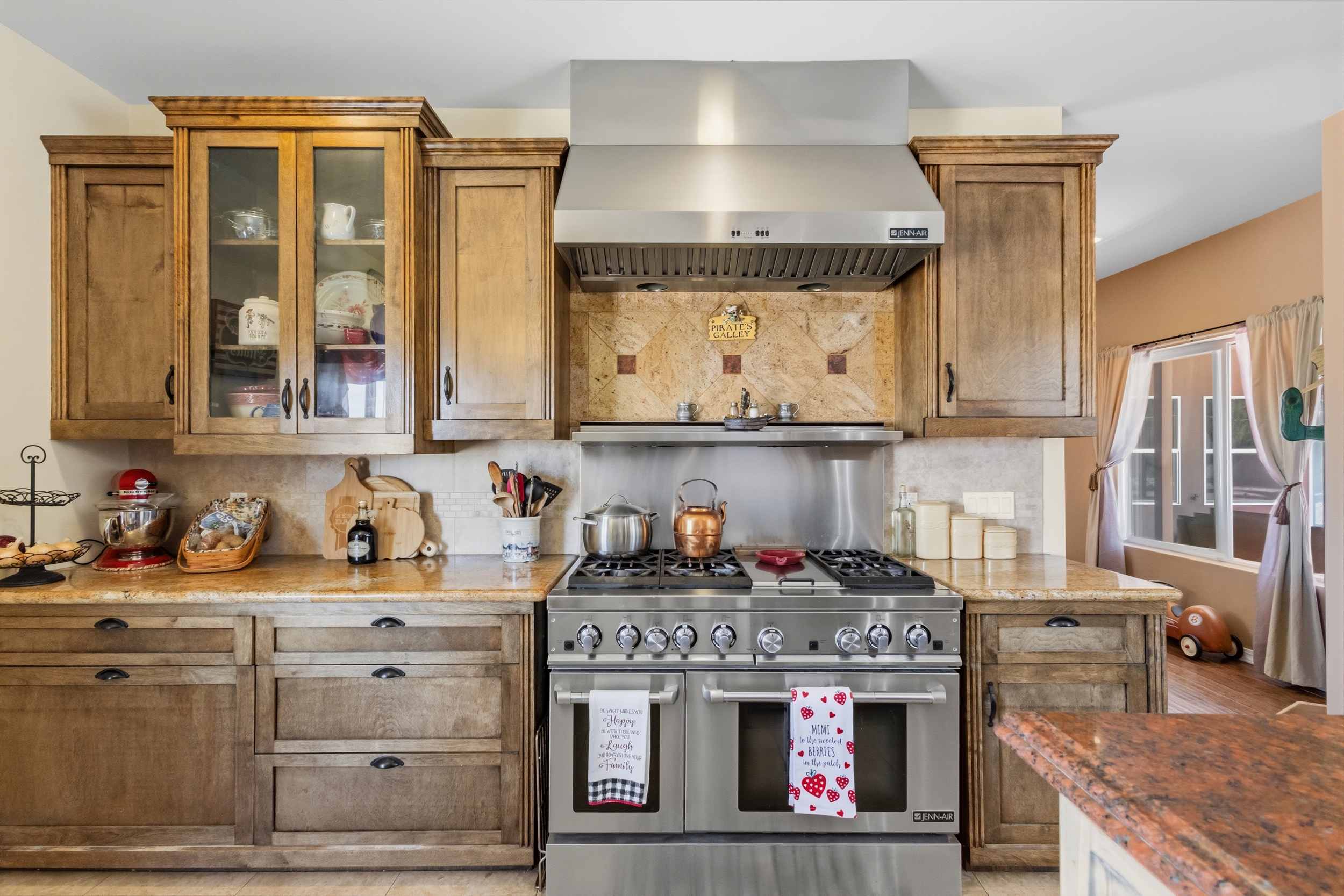 Los Lunas, New Mexico, 87031, United States, 5 Bedrooms Bedrooms, ,5 BathroomsBathrooms,Residential,For Sale,2048423