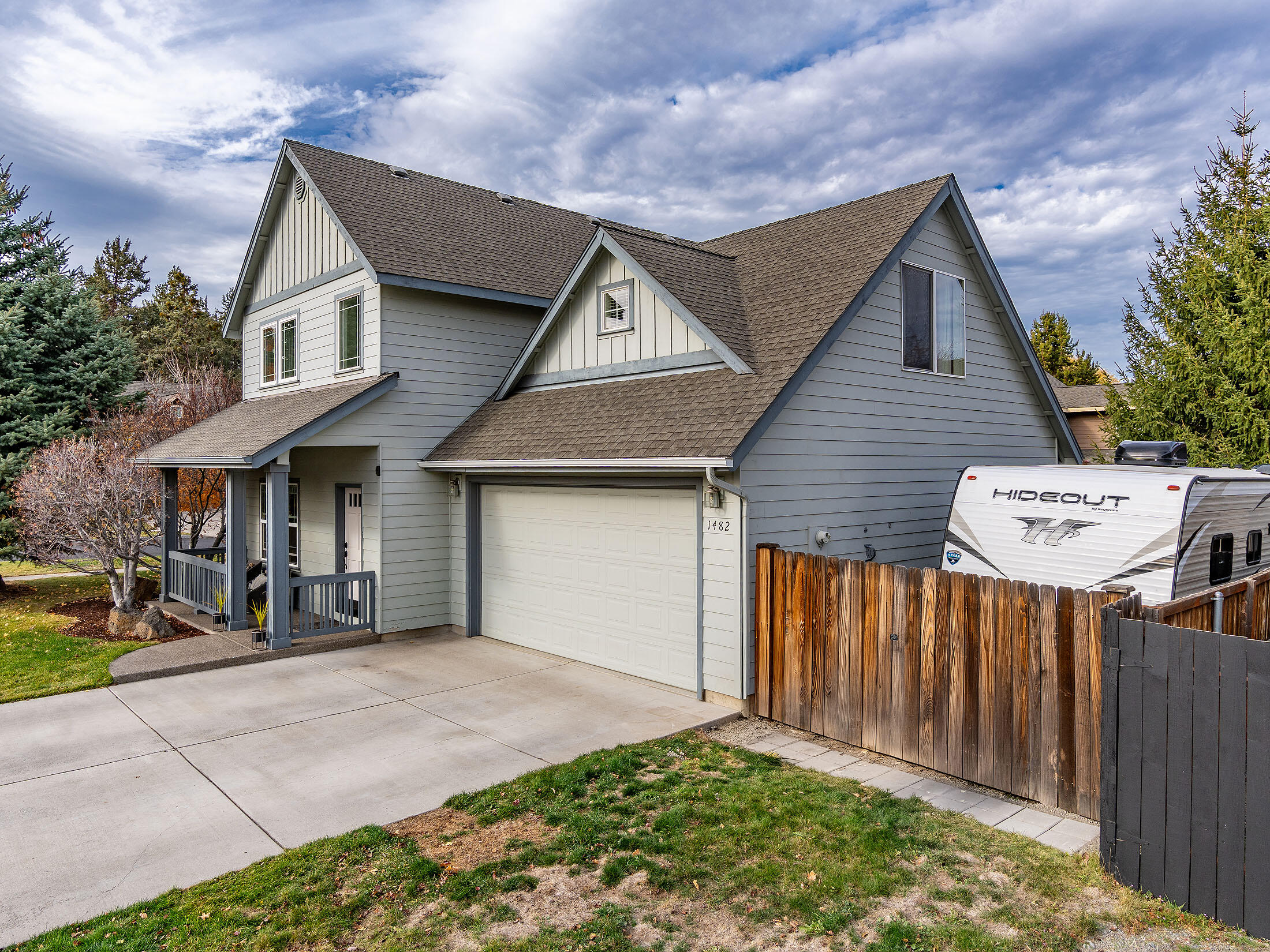 Bend, Oregon, 97701, United States, 3 Bedrooms Bedrooms, ,3 BathroomsBathrooms,Residential,For Sale,1991752