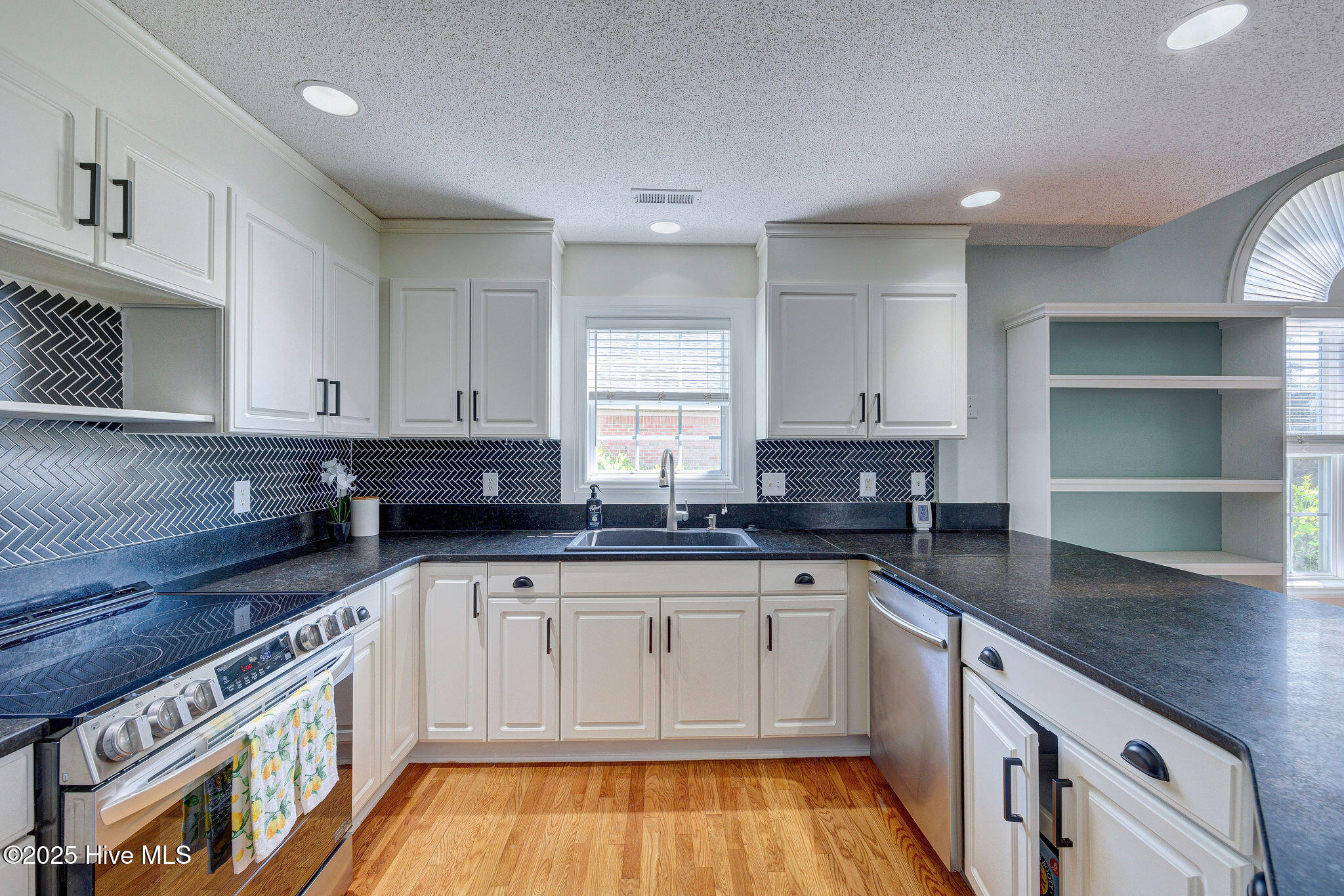 Carolina Beach, North Carolina, 28428, United States, 2 Bedrooms Bedrooms, ,2 BathroomsBathrooms,Residential,For Sale,1956851