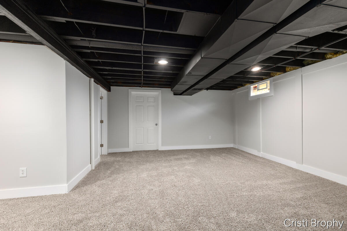 Grand Rapids, Michigan, 49506, United States, 4 Bedrooms Bedrooms, ,3 BathroomsBathrooms,Residential,For Sale,1989098