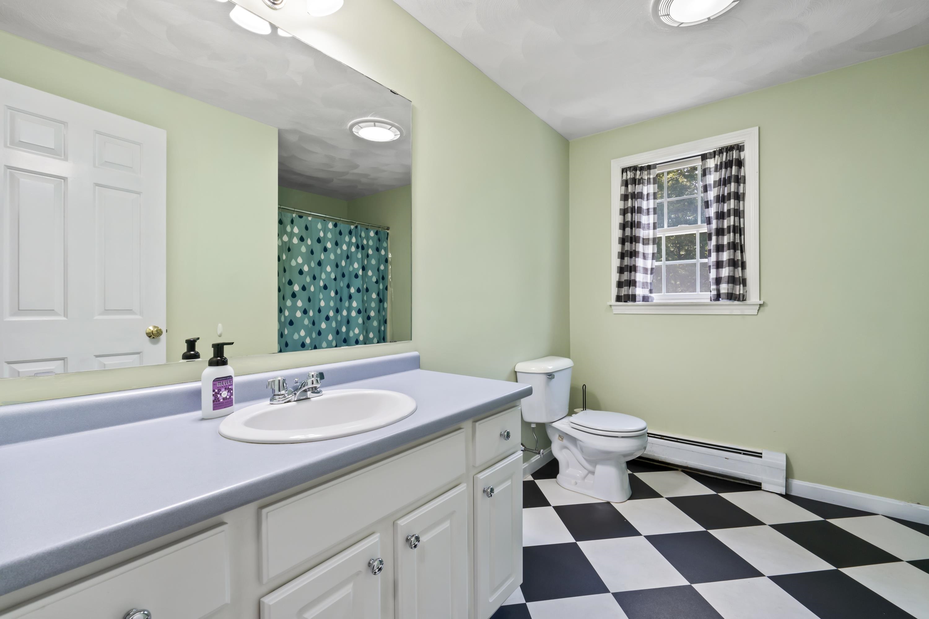 York, Maine, 03909, United States, 3 Bedrooms Bedrooms, ,4 BathroomsBathrooms,Residential,For Sale,1938259
