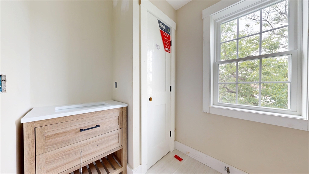 Worcester, Massachusetts, 01606, United States, 2 Bedrooms Bedrooms, ,2 BathroomsBathrooms,Residential,For Sale,1876220