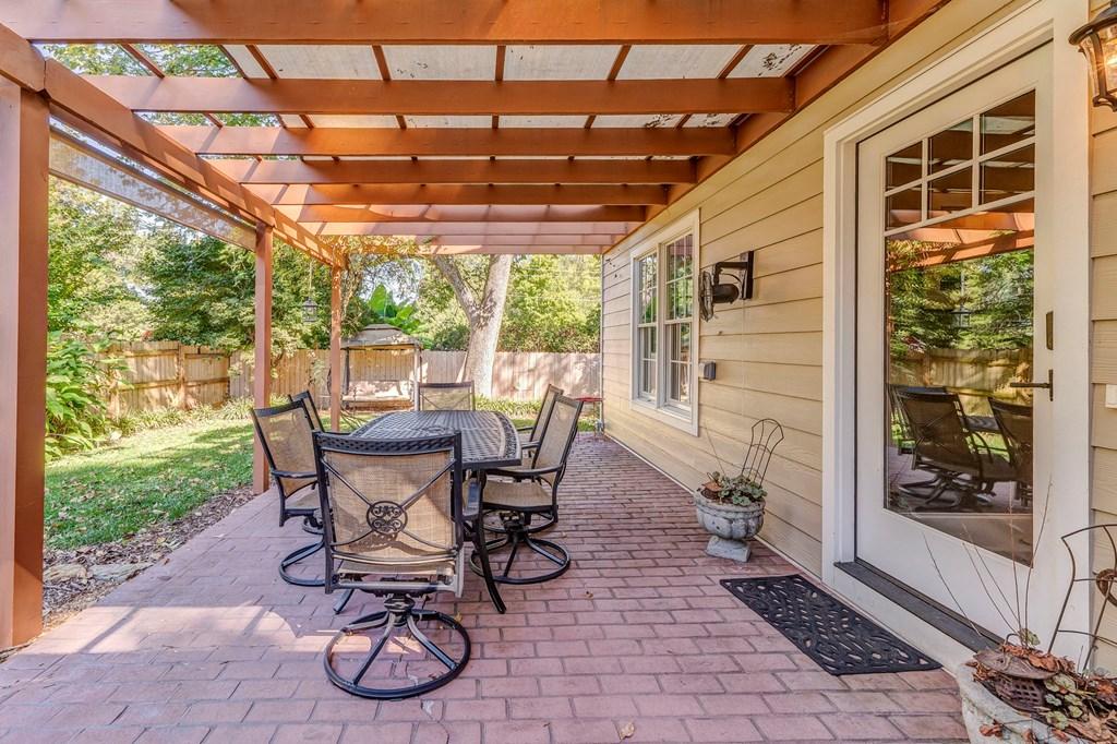 DALTON, Georgia, 30720, United States, 3 Bedrooms Bedrooms, ,4 BathroomsBathrooms,Residential,For Sale,1966909