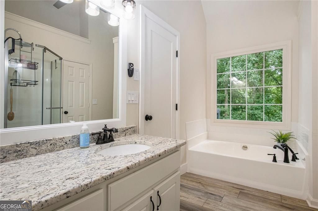 Flowery Branch, Georgia, 30542, United States, 5 Bedrooms Bedrooms, ,4 BathroomsBathrooms,Residential,For Sale,1914640