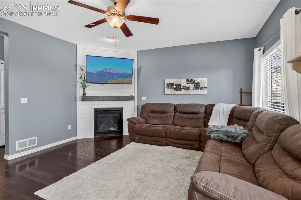 Colorado Springs, Colorado, 80925, United States, 6 Bedrooms Bedrooms, ,4 BathroomsBathrooms,Residential,For Sale,1994847