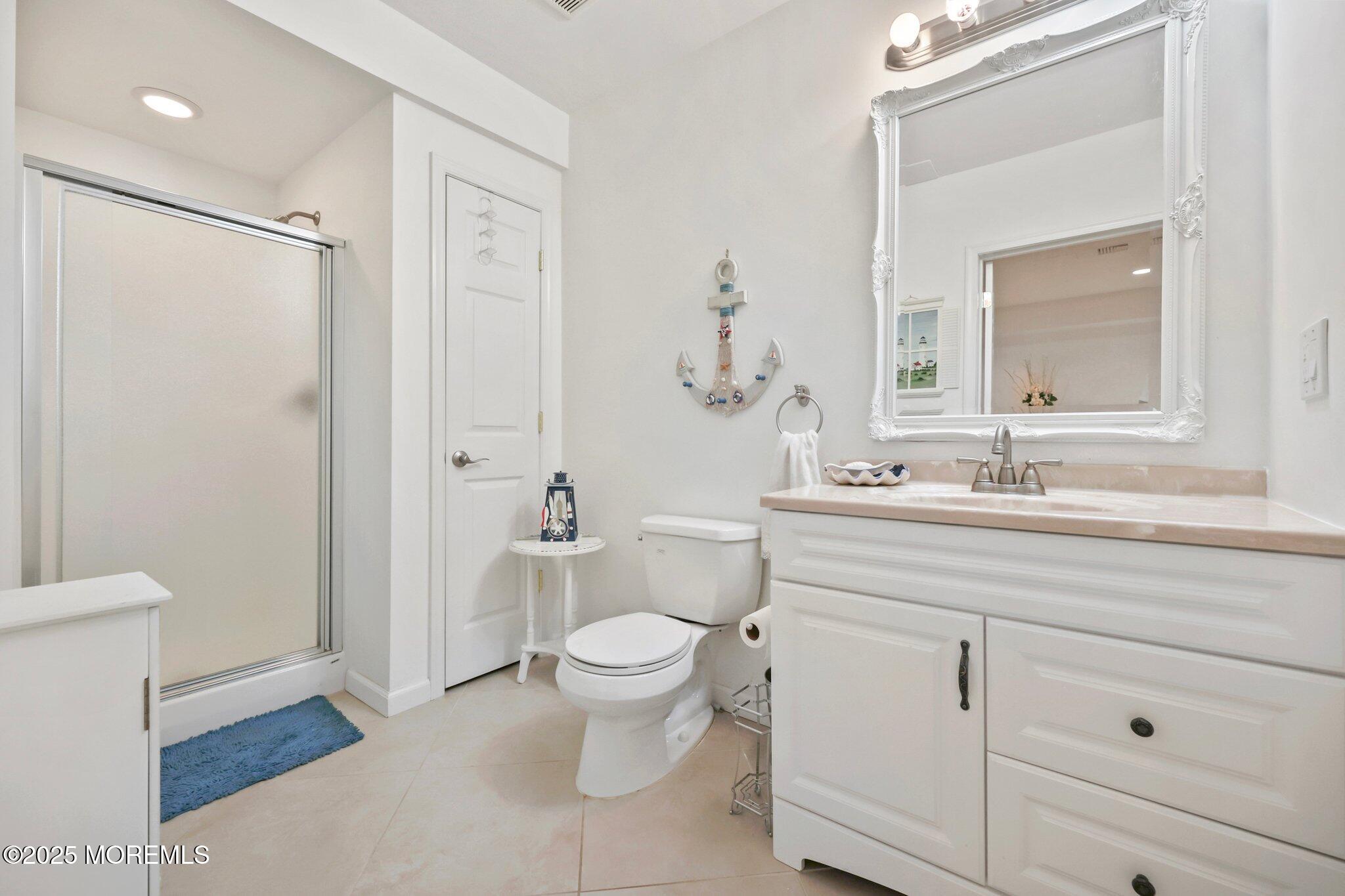 Manalapan, New Jersey, 07726, United States, 5 Bedrooms Bedrooms, ,7 BathroomsBathrooms,Residential,For Sale,1979083