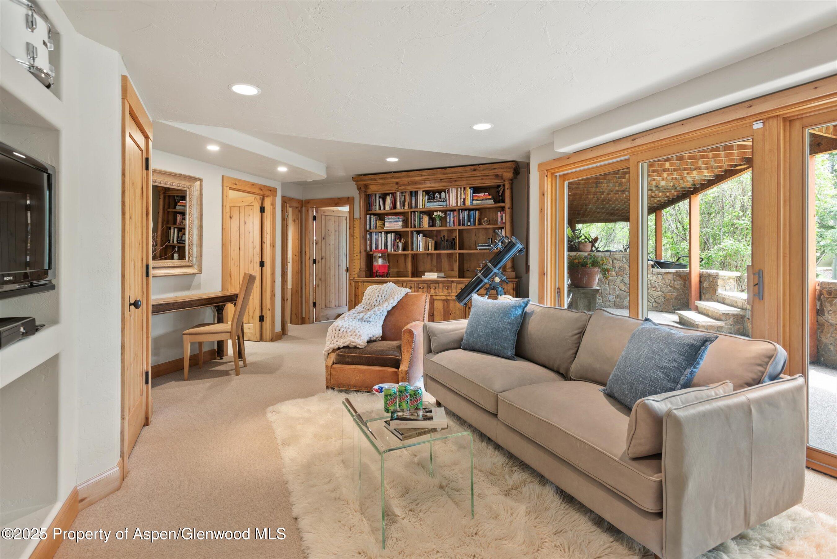 Snowmass Village, Colorado, 81615, United States, 3 Bedrooms Bedrooms, ,3 BathroomsBathrooms,Residential,For Sale,1874657