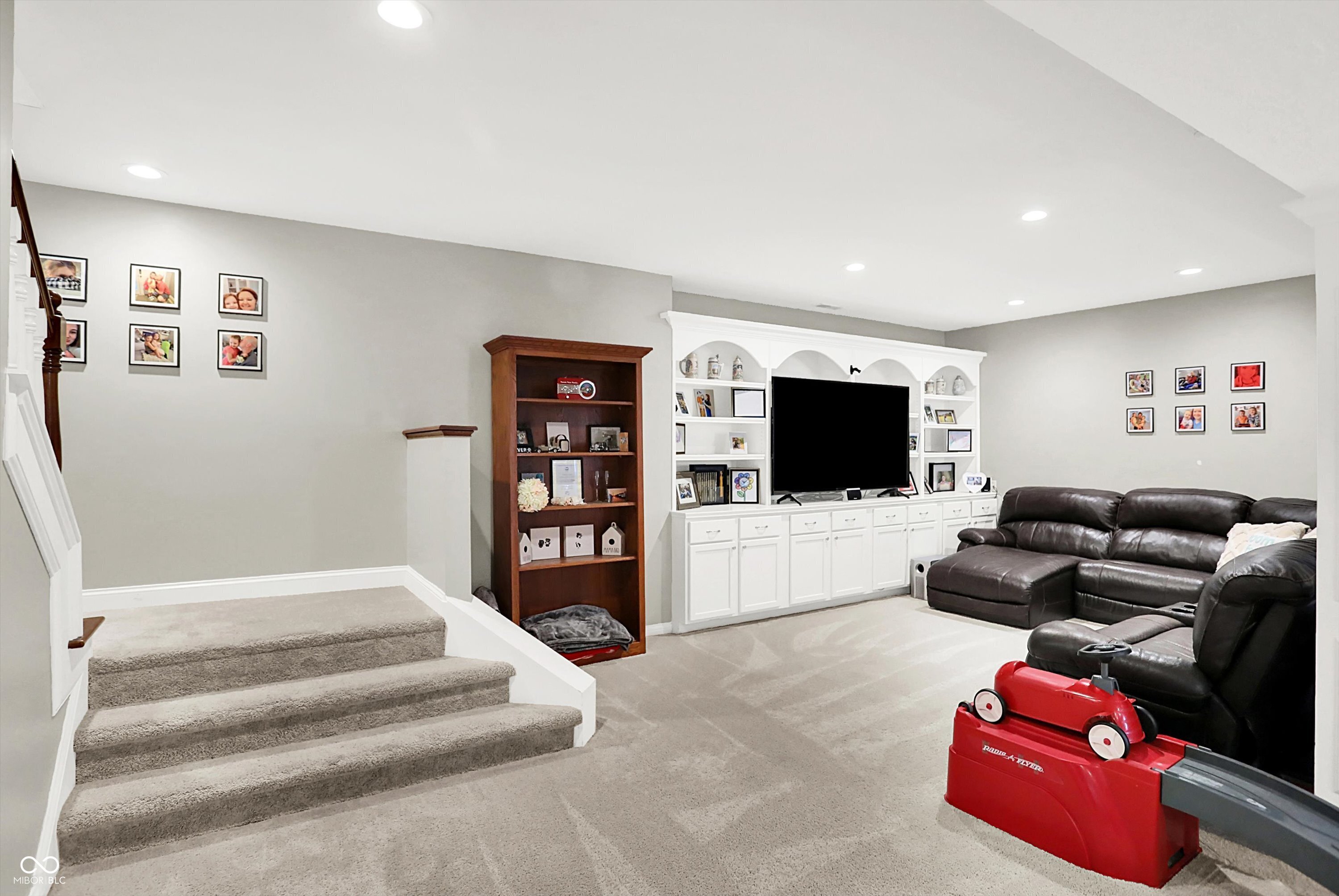 Greenwood, Indiana, 46142, United States, 4 Bedrooms Bedrooms, ,4 BathroomsBathrooms,Residential,For Sale,1910487